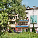 Ansicht Gebude mit weier Fassade
